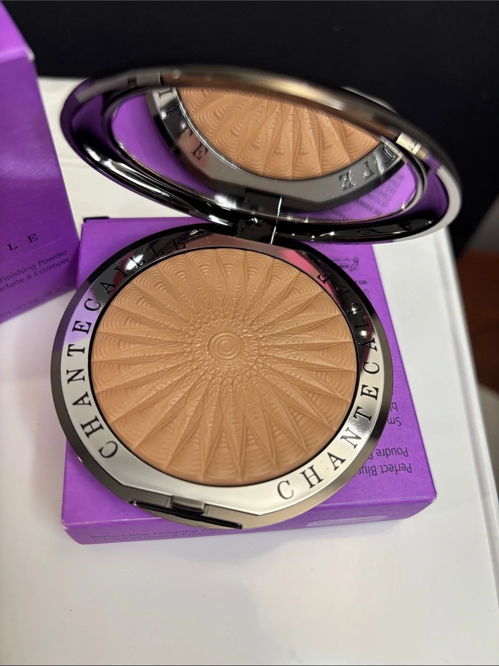 Chantecaille Perfect Blur Finishing Powder — Medium/Deep Tan